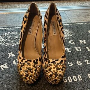 Steve Madden Leopard Print Mid-2000s Studded Toe Platform Stilettos Size 9M.